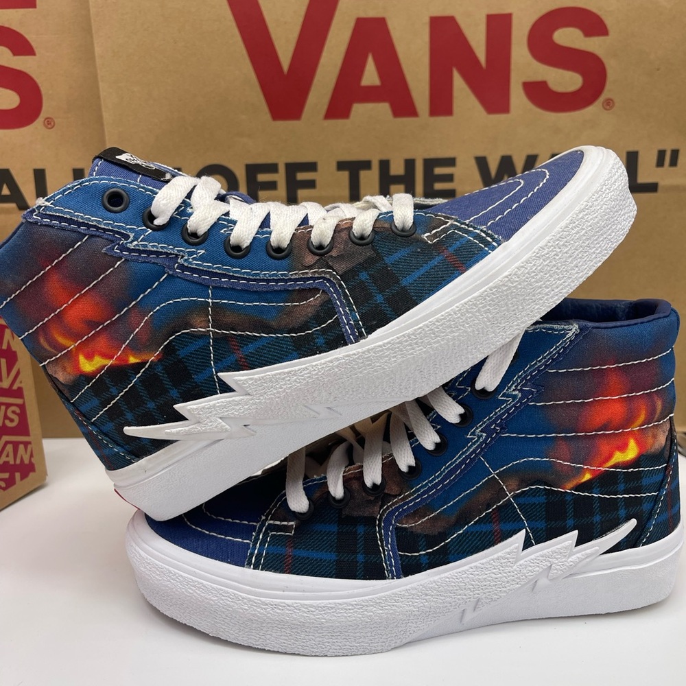 Vans WMNS Sk8-Hi Bolt
Big Reveal Classics Navy/ Sneakers 
 Blue Plaid High-Top